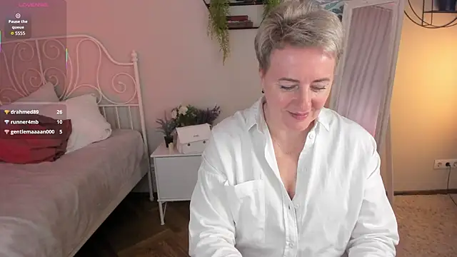 Nika Smit online show from May 16, 2026, 10:36 am