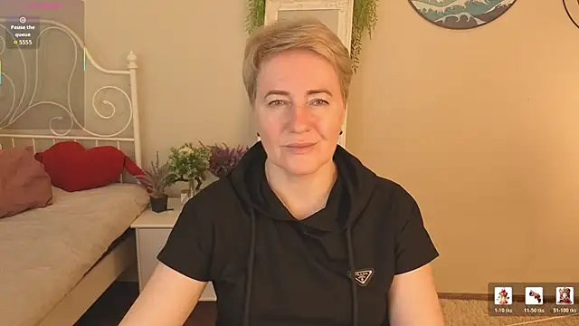 Nika Smit online show from May 29, 2026, 5:35 am