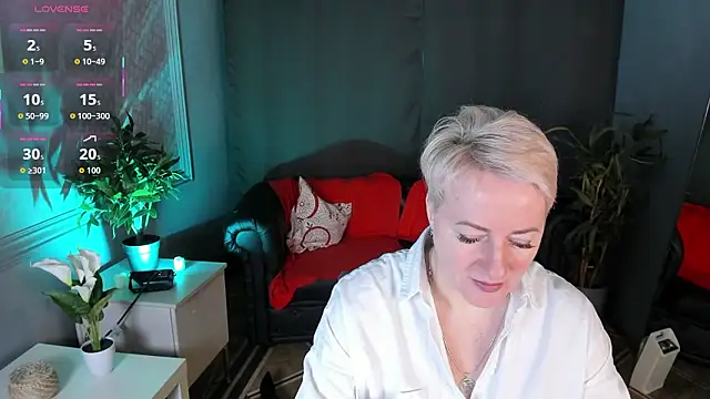 Nika Smit online show from February 7, 2026, 5:37 am