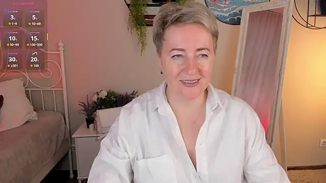Nika Smit online show from May 16, 2026, 5:28 am