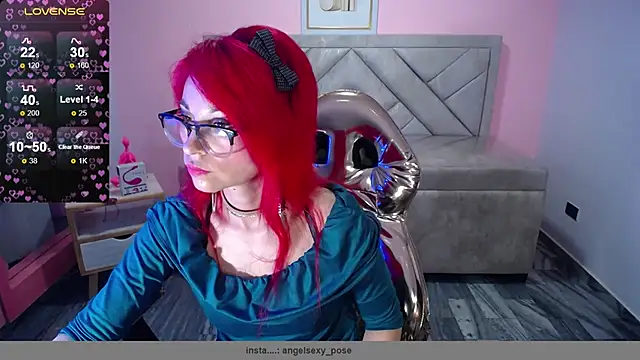 abril ch  online show from November 19, 2025, 10:48 am