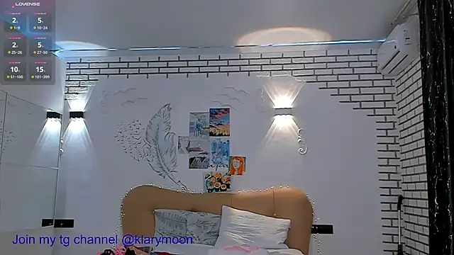 cute stefania online show from March 8, 2025, 8:03 pm