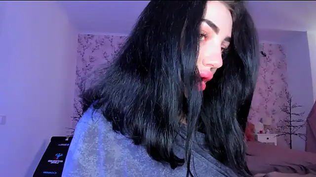 NancyLovee  online show from June 2, 2026, 1:44 pm