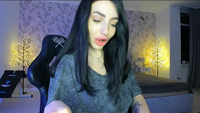 NancyLovee  online show from December 21, 2025, 4:25 am