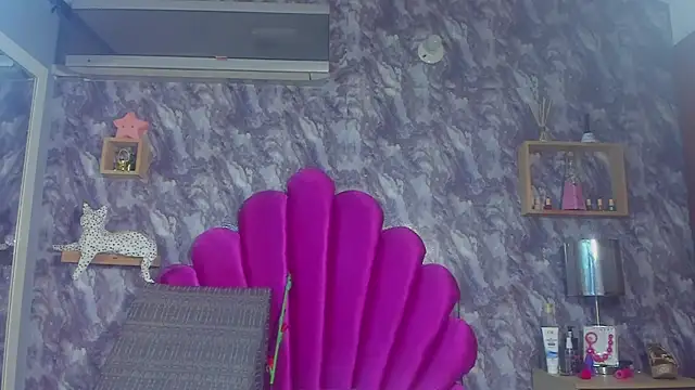 EMMAPARISS online show from November 28, 2025, 11:43 am