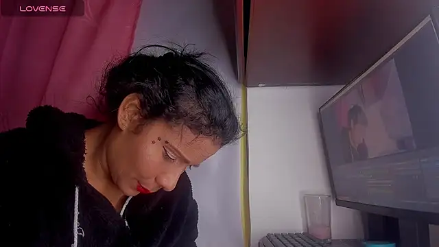 Nenita Hot  online show from October 17, 2025, 2:37 am