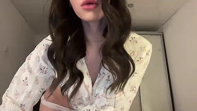 ur molly online show from January 15, 2026, 2:26 am