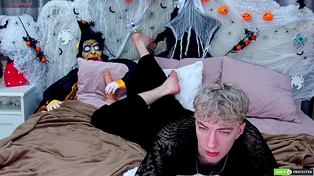 TrevorBenson online show from October 25, 2025, 4:11 am