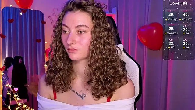 Snapshot of lady_curls chatting on February 14, 2025, 11:20 pm lady curls online show from February 14, 2025, 11:20 pm