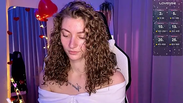 Snapshot of lady_curls chatting on February 26, 2025, 11:52 pm lady curls online show from February 26, 2025, 11:52 pm