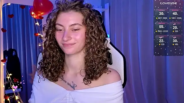 Snapshot of lady_curls chatting on February 17, 2025, 11:33 pm lady curls online show from February 17, 2025, 11:33 pm