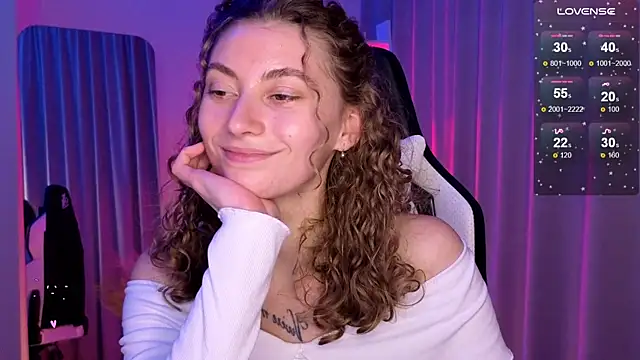 Snapshot of lady_curls chatting on February 11, 2025, 1:20 am lady curls online show from February 11, 2025, 1:20 am