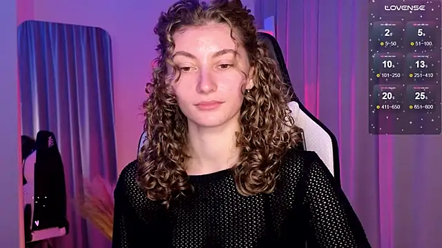 Snapshot of lady_curls chatting on February 7, 2025, 10:19 pm lady curls online show from February 7, 2025, 10:19 pm