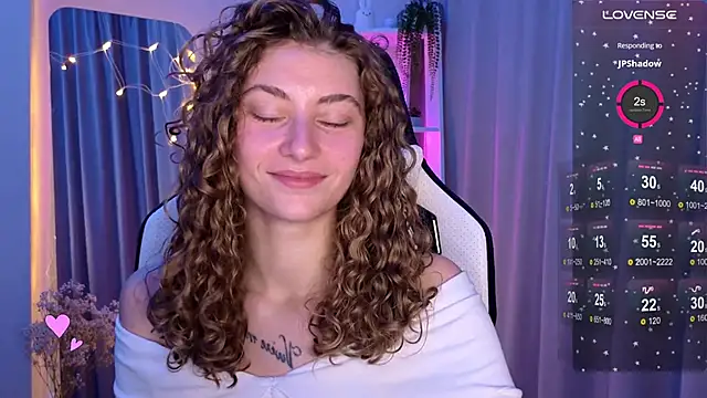 Snapshot of lady_curls chatting on March 5, 2025, 9:15 pm lady curls online show from March 5, 2025, 9:15 pm