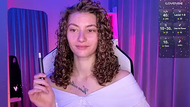 Snapshot of lady_curls chatting on February 6, 2025, 11:48 pm lady curls online show from February 6, 2025, 11:48 pm