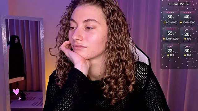 Snapshot of lady_curls chatting on January 16, 2025, 5:21 am lady curls online show from January 16, 2025, 5:21 am