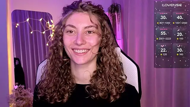 Snapshot of lady_curls chatting on March 9, 2025, 3:01 am lady curls online show from March 9, 2025, 3:01 am