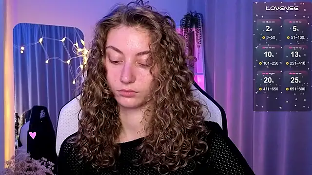 Snapshot of lady_curls chatting on March 14, 2025, 10:27 pm lady curls online show from March 14, 2025, 10:27 pm