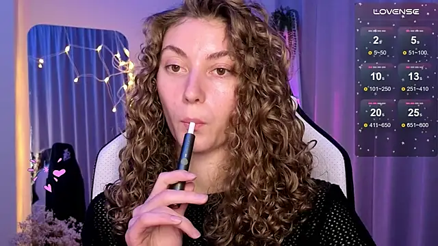 Snapshot of lady_curls chatting on March 15, 2025, 1:41 am lady curls online show from March 15, 2025, 1:41 am