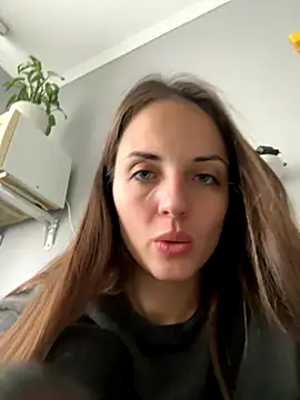 AmiLavs online show from October 15, 2025, 7:05 am