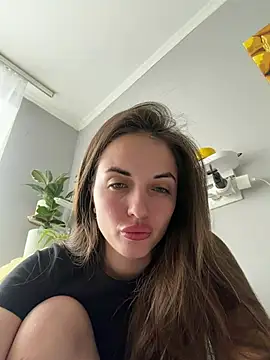 AmiLavs online show from April 5, 2026, 10:11 am