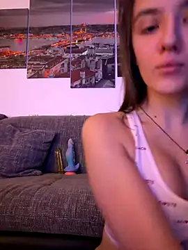 EmilyWi  online show from October 15, 2025, 9:23 pm