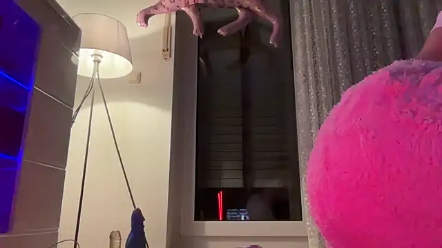 EmilyWi  online show from December 2, 2025, 10:11 pm