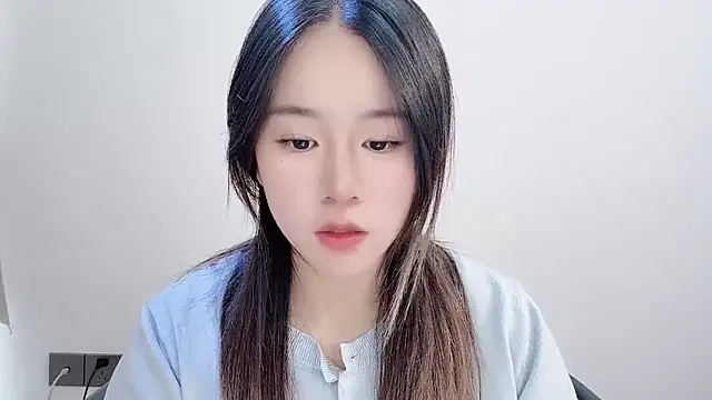 chloe-01 online show from November 26, 2025, 3:28 am