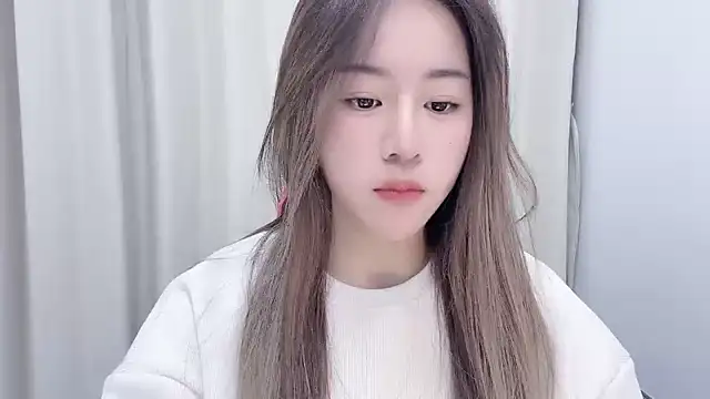 chloe-01 online show from January 13, 2025, 12:24 pm