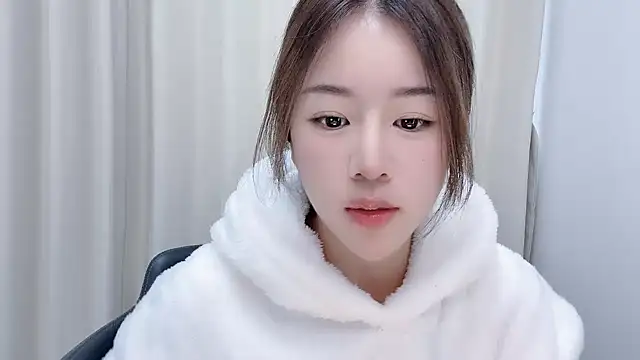 chloe-01 online show from December 6, 2024, 4:19 am