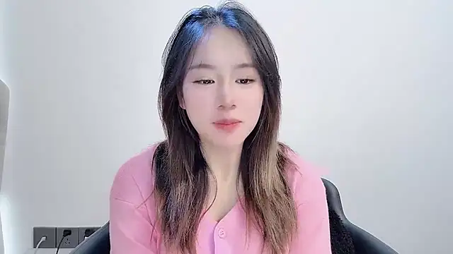 chloe-01 online show from December 2, 2025, 3:41 am