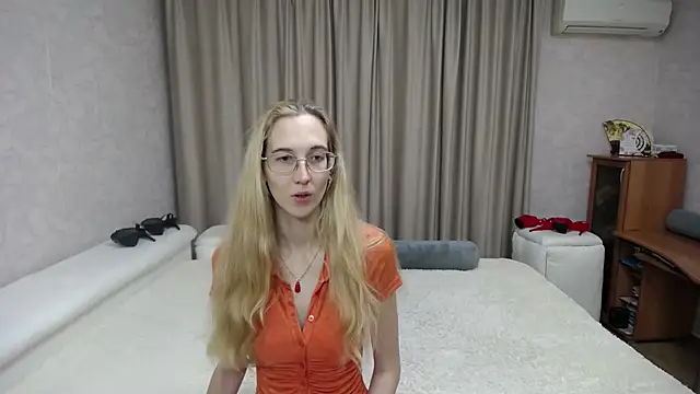 KlaryBrait online show from November 30, 2025, 6:36 am