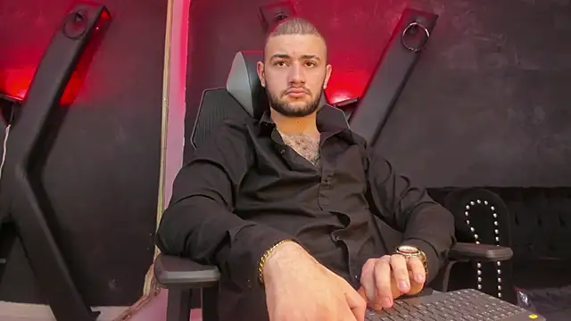 MaximusDick1  online show from September 20, 2025, 3:33 am