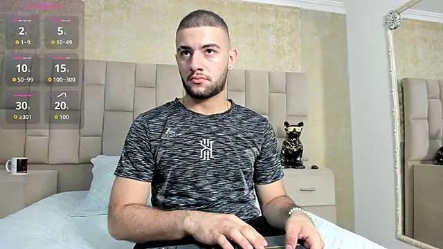 MaximusDick1  online show from October 24, 2025, 4:22 am