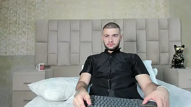 MaximusDick1  online show from October 11, 2025, 3:29 am