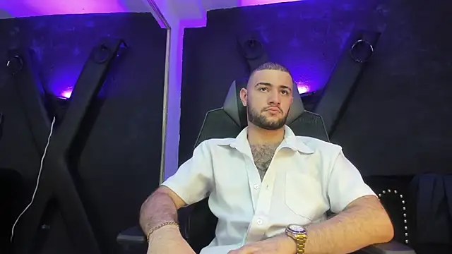 MaximusDick1  online show from September 13, 2025, 5:07 am