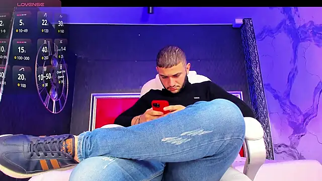 MaximusDick1  online show from December 6, 2024, 7:06 pm