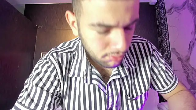 MaximusDick1  online show from December 9, 2024, 12:19 pm