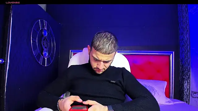 MaximusDick1  online show from December 6, 2024, 12:33 pm