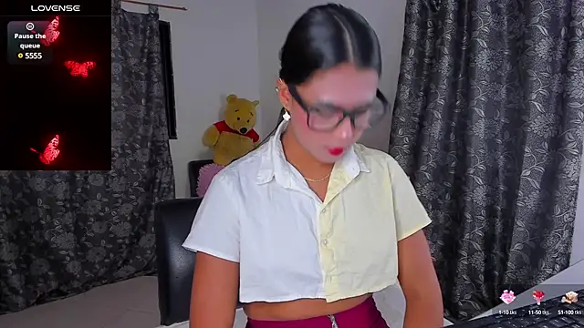 Snapshot of Laura-mayer chatting on December 11, 2024, 3:56 am Laura-mayer online show from December 11, 2024, 3:56 am