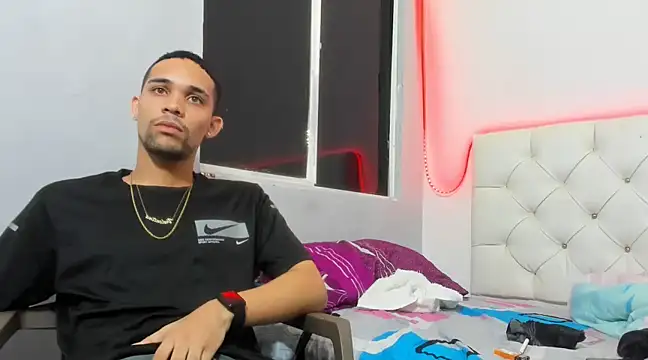 cali and lili online show from December 2, 2024, 8:04 am