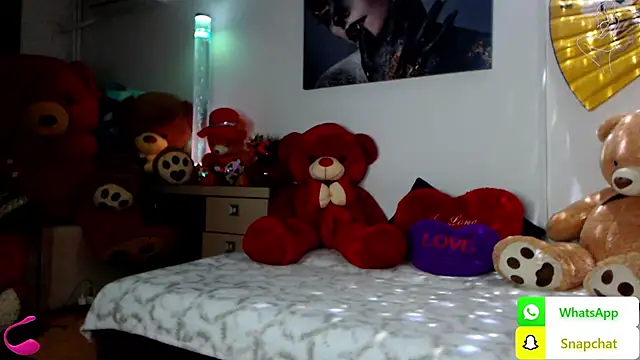 Snapshot of EvelynAisha chatting on March 7, 2025, 7:49 pm EvelynAisha online show from March 7, 2025, 7:49 pm