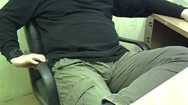 nikdov3 online show from February 19, 2026, 4:42 am