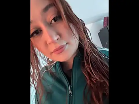 SalommeFlores online show from November 11, 2025, 8:36 pm