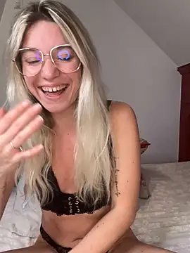 carlaaa online show from October 7, 2025, 8:10 pm