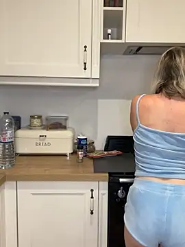 carlaaa online show from September 26, 2025, 8:27 pm