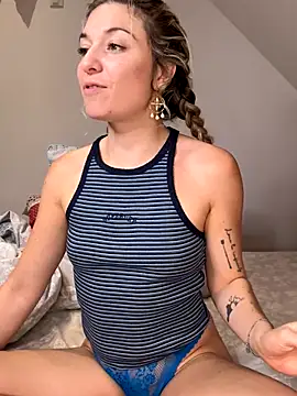 carlaaa online show from October 8, 2025, 8:42 pm