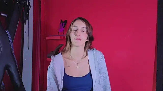 Ambar Roux  online show from November 14, 2025, 1:48 pm