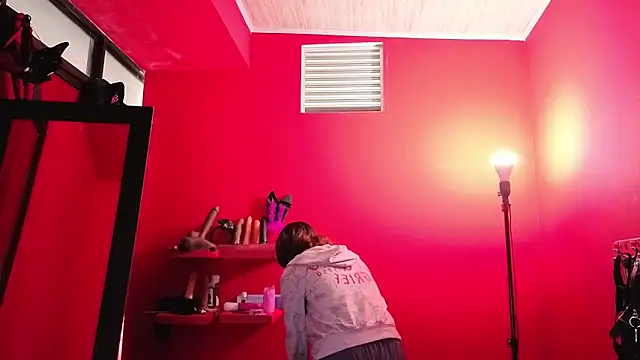 Ambar Roux  online show from March 23, 2026, 1:11 pm