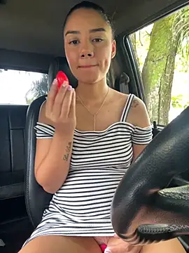  Luana online show from November 7, 2025, 6:01 pm